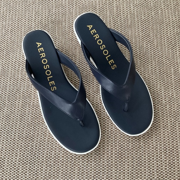 Aerosols flip flops. Size 9. Navy - Picture 1 of 9